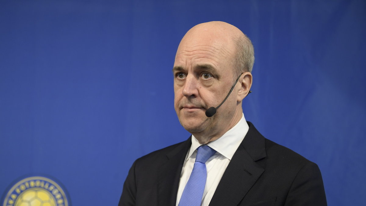 Svenska fotbbollförbundets ordförande Fredrik Reindfeldt säger att beslutet att bojkotta ryssar står kvar.