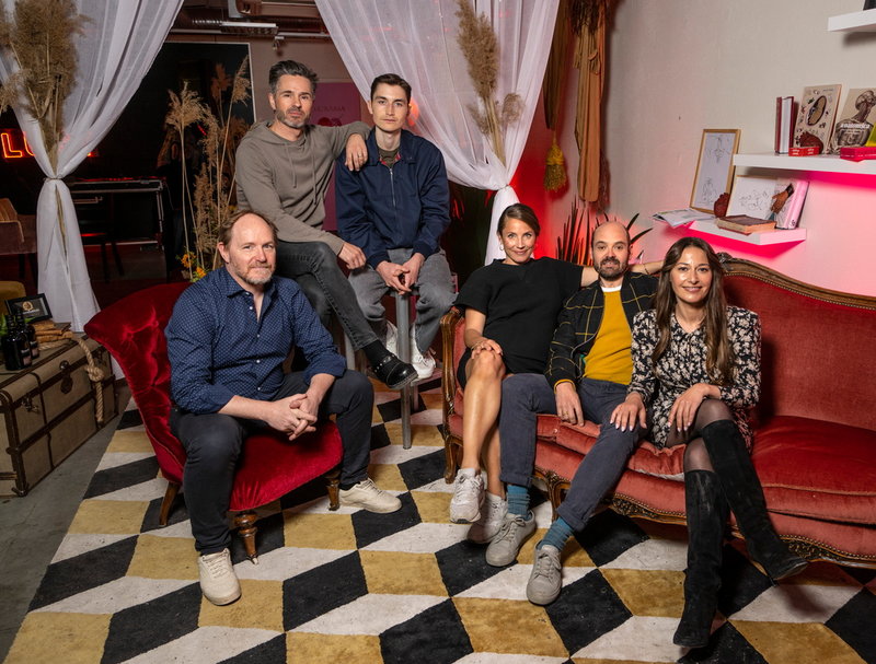 Tuva Novotny med några av skådespelarna i 'Diorama': Morgan Alling, Peter Jöback, Gustav Lindh, David Dencik och Pia Tjelte.