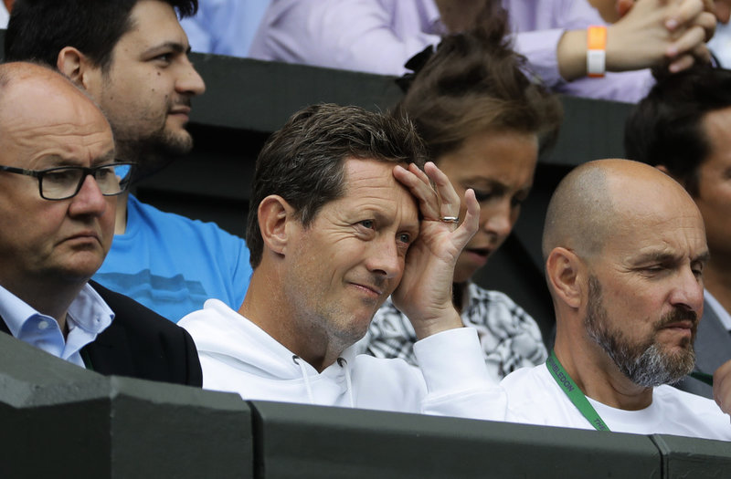 Jonas Björkman, mitten, mötte Roger Federer flera gånger under sin aktiva karriär. Arkivbild.