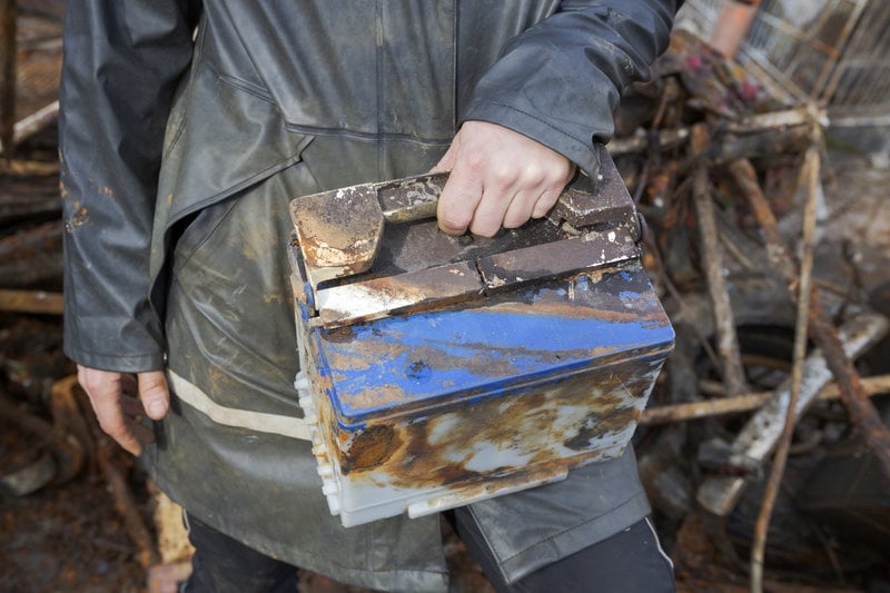 På tomten stod flera bilbatterier. Arkivbild. Foto: Lisa Arfwidson/SvD/TT På tomten stod flera bilbatterier. Arkivbild. Foto: Lisa Arfwidson/SvD/TT
