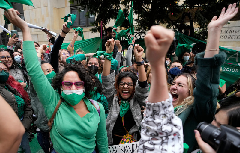 Demonstration för aborträtten i Bogotá i samband med att högsta domstolen beslutade att avkriminalisera aborter. Bild från februari 2022.