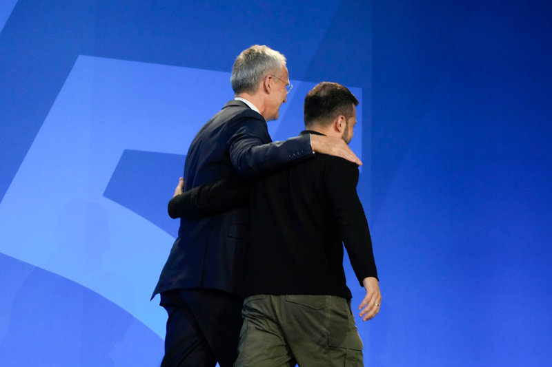 Natochefen Jens Stoltenberg och Ukrainas president Volodymyr Zelenskyj under en presskonferens vid Natos högkvarter i Washington i juli.
