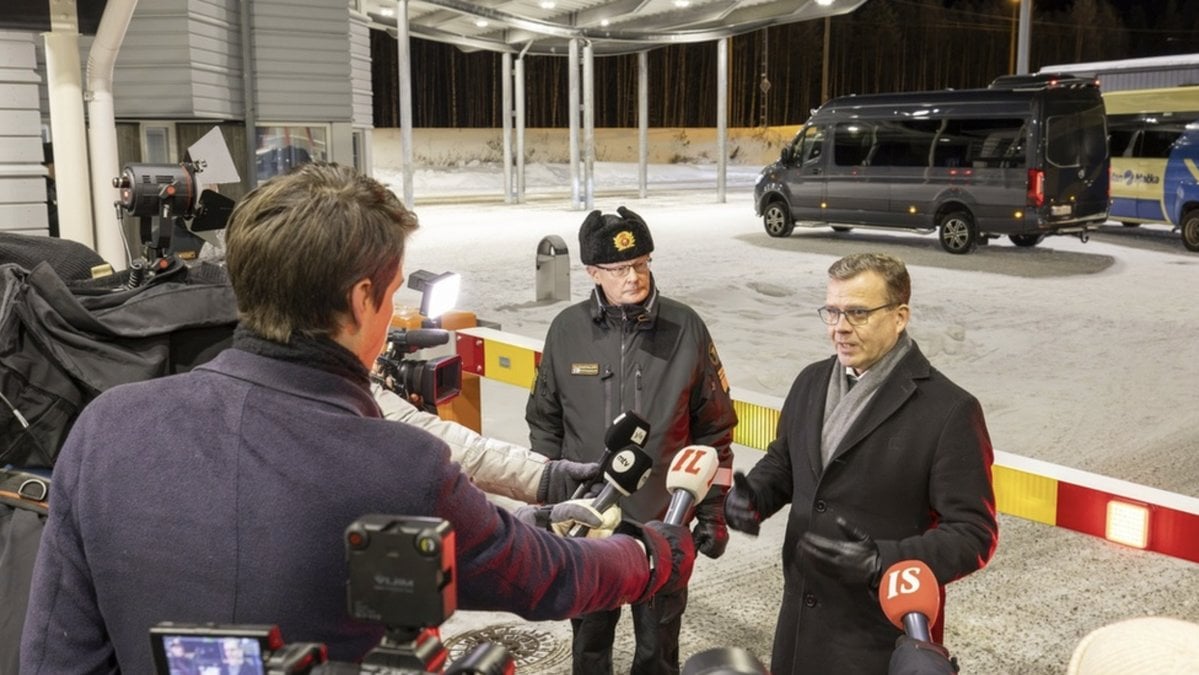 Finlands statsminister Petteri Orpo vid Vartius gränsstation mot Ryssland i måndags.