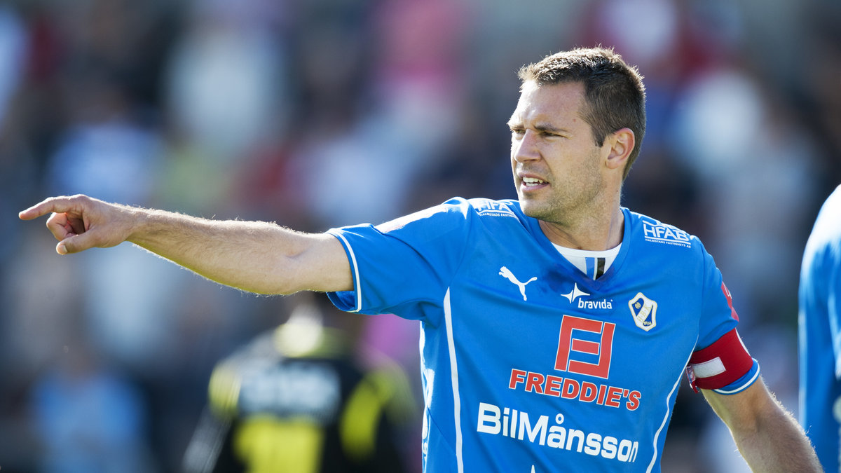 "Malmös Simon Thern är väldigt duktig, han är riktigt snabb och har ett bra skott", tycker Halmstads Stefan Selakovic. 