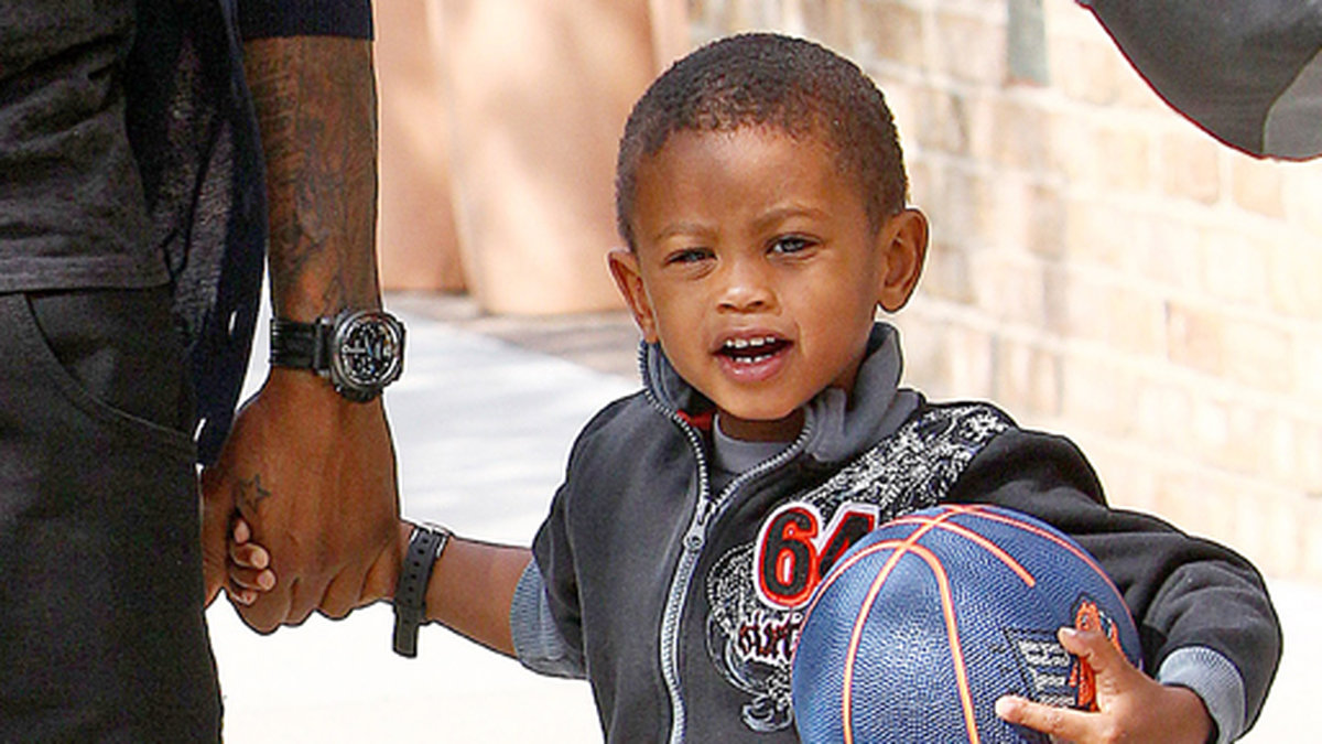 Ushers son Raymond V, 5, var med om en olycka i poolen i måndags. 