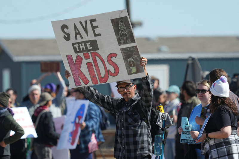 Protester utanför ICE:s anläggning Dilley Immigration Processing Center i Texas, Arkivbild.