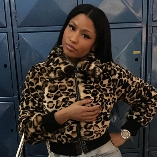 Nicki Minaj är förtjust i sin leopardjacka från Marc Jacobs. Nicki Minaj är förtjust i sin leopardjacka från Marc Jacobs.
