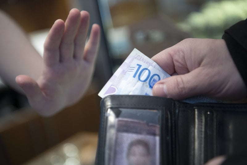 Inte många små butiker tar kontanter i dag. Foto: Fredrik Sandberg/TT Inte många små butiker tar kontanter i dag. Foto: Fredrik Sandberg/TT