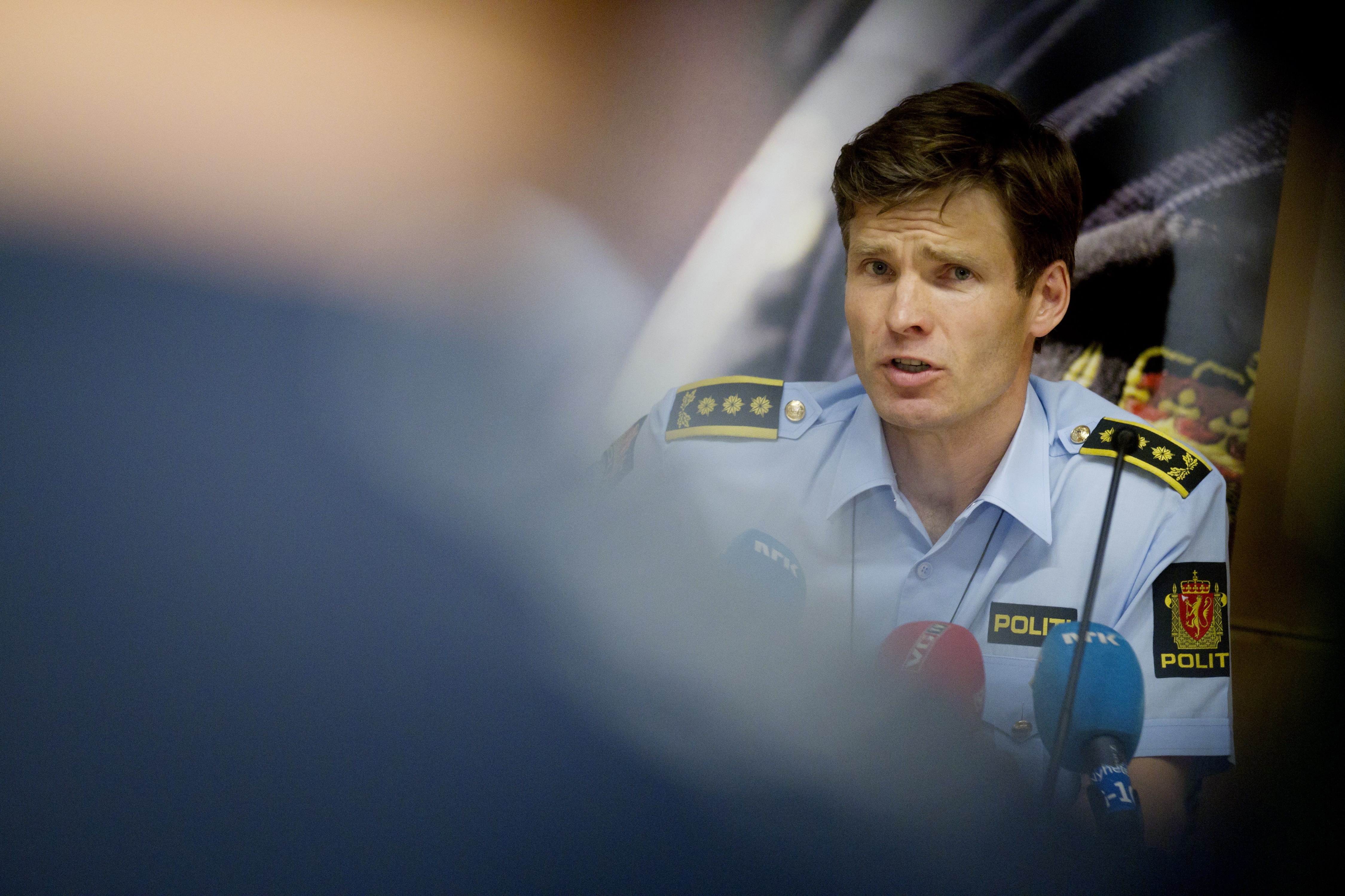 Åklagare Pål-Fredrik Hjort Kraby berättar under en presskonferens på söndagen att det framkommit "många nya detaljer" efter vallningen.