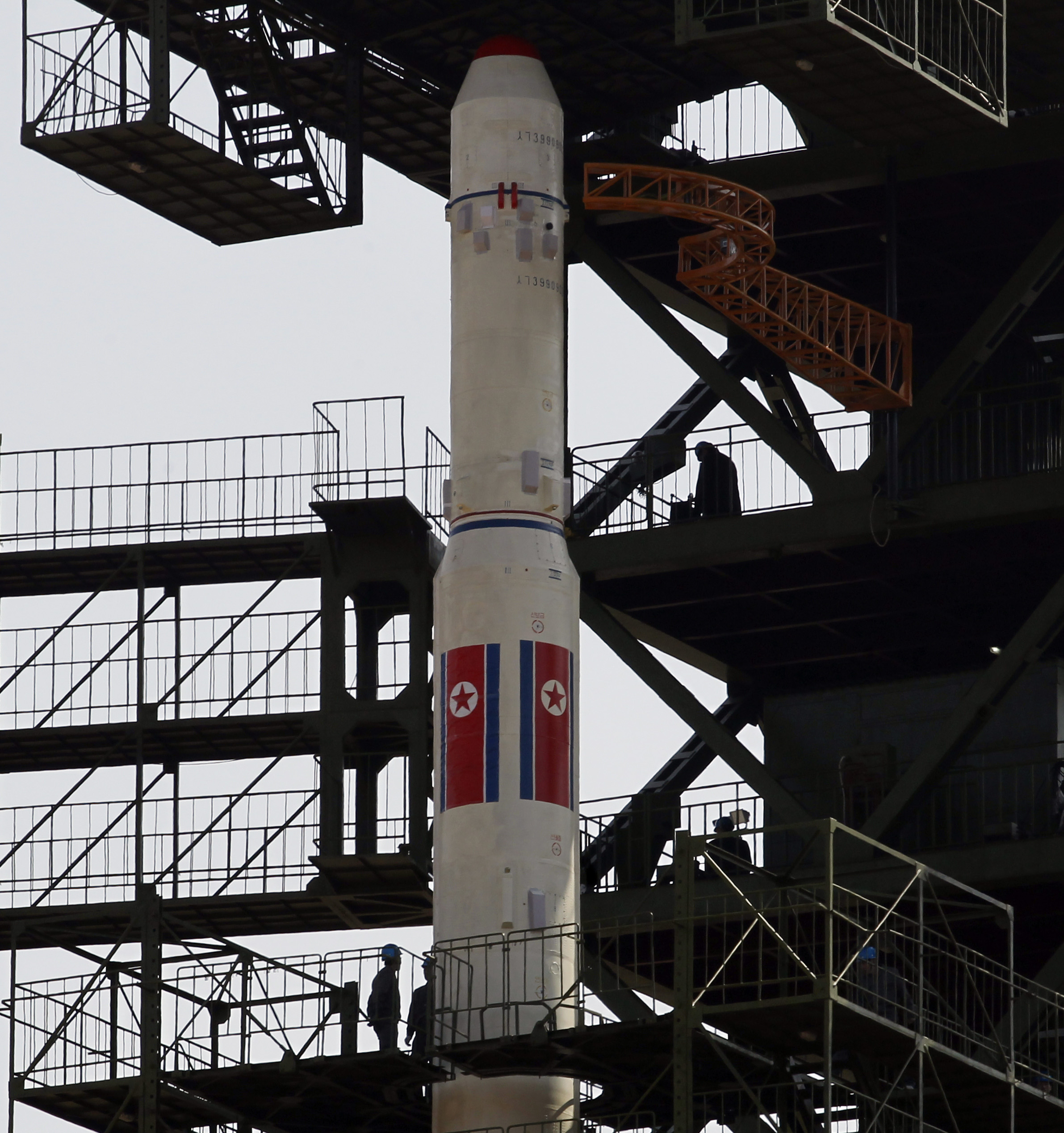 Nordkoreas Unha-raket står färdig för uppskjutning på satelitstationen Sohae i Tongchang-ri. 