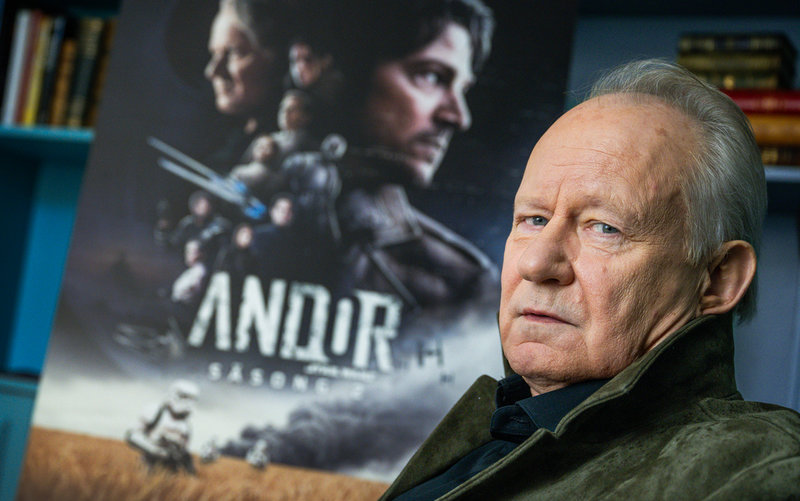 Stellan Skarsgård krävde att få bli avlivad tidigt i 'Andor' för att skriva på för Disney.