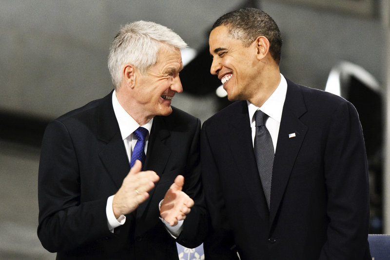 Oslo rådhus, 2009: Thorbjørn Jagland delar ut Nobels fredspris till USA:s då nytillträdde president Barack Obama, vilket väckte stora reaktioner. Några år senare var Jagland med och delade ut priset till EU som fredsprojekt.