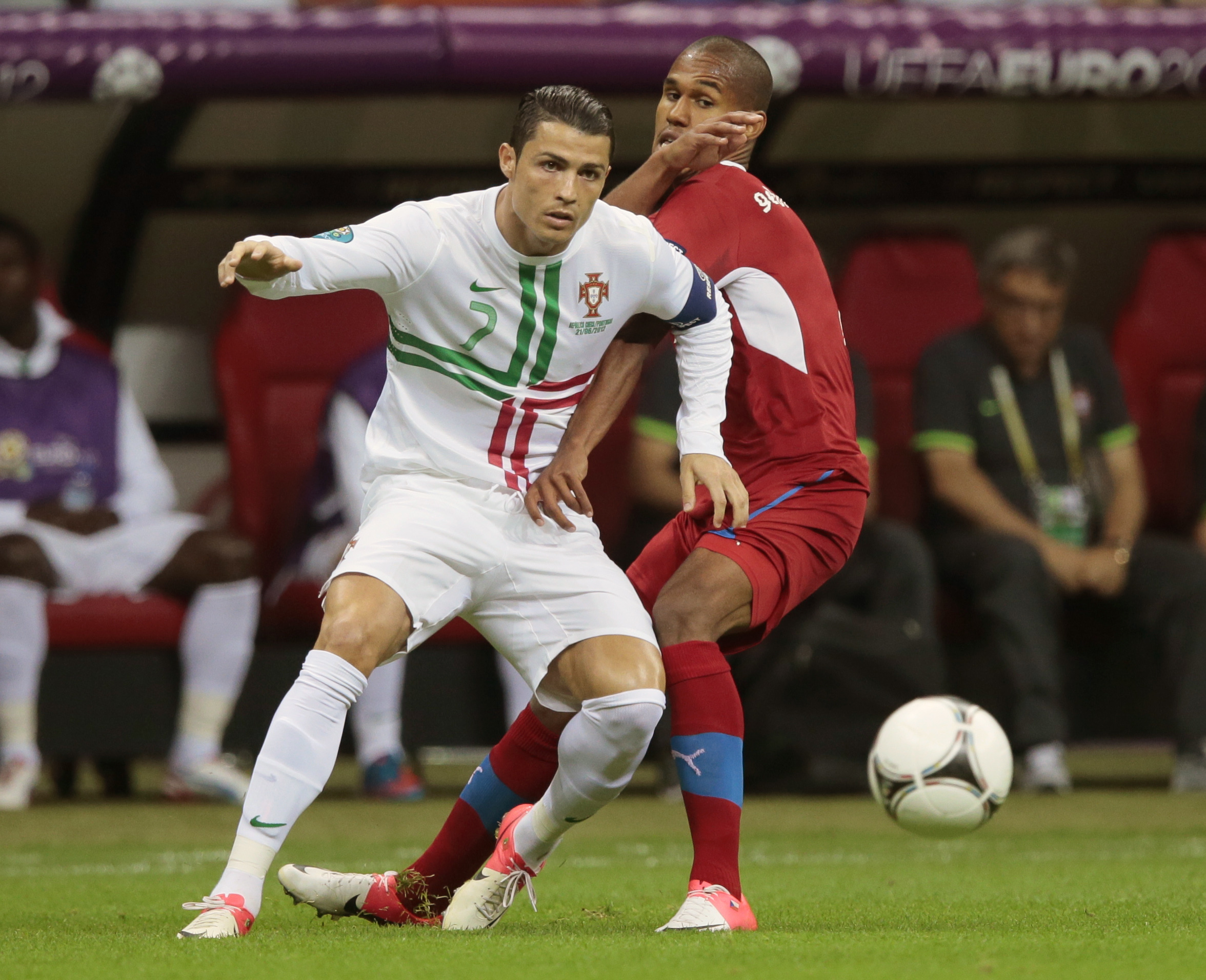 Ronaldo tar sig förbi Tjeckiens utropstecken Gebre Selassie.