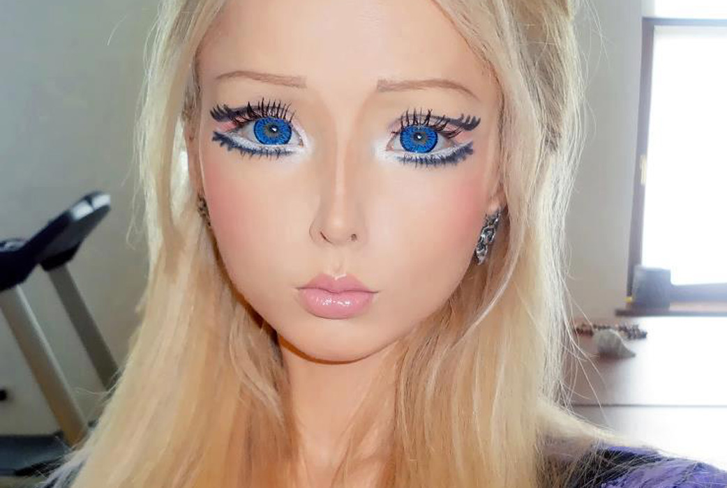 Valeria Lukyanova kallas världens första mänskliga Barbie. Valeria Lukyanova kallas världens första mänskliga Barbie.