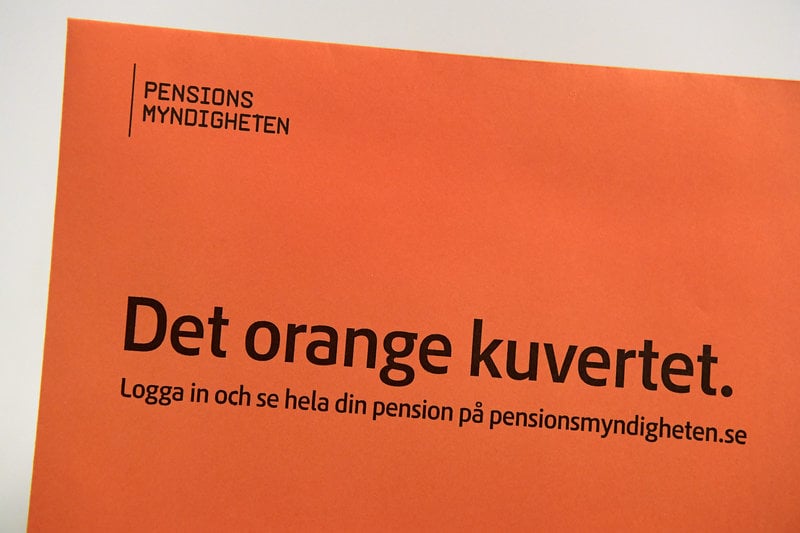 Det orange kuvert skickas ut av Pensionsmyndigheten en gång per år. Foto: Janerik Henriksson/TT