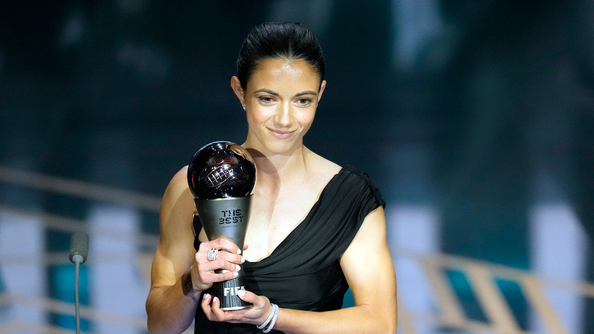 Den spanska stjärnan Aitana Bonmati utsågs till bästa kvinnliga fotbollsspelare på Fifas gala The Best.