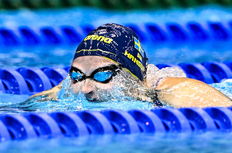 Sophie Hansson i försöken på 200 meter bröstsim där hon tog sig vidare till semifinal.