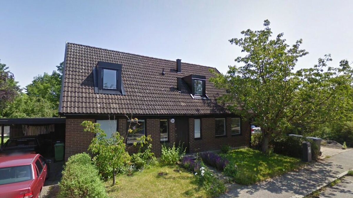 Denna Google Street View-bild visar var Hubertusvägen 25 i Lund är belägen. Fastigheten bytte ägare i december 2020, när de nya ägarna tog över fastigheten för 6 050 000 kronor. 