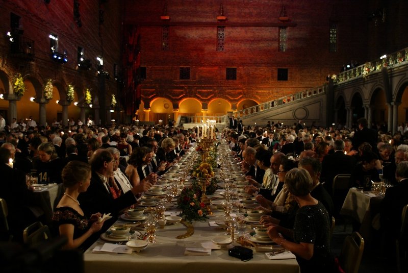 Jubileumsåret 2001 hade Nobelstiftelsen dubbelt så höga omkostnader för festligheterna som under ett vanligt år.