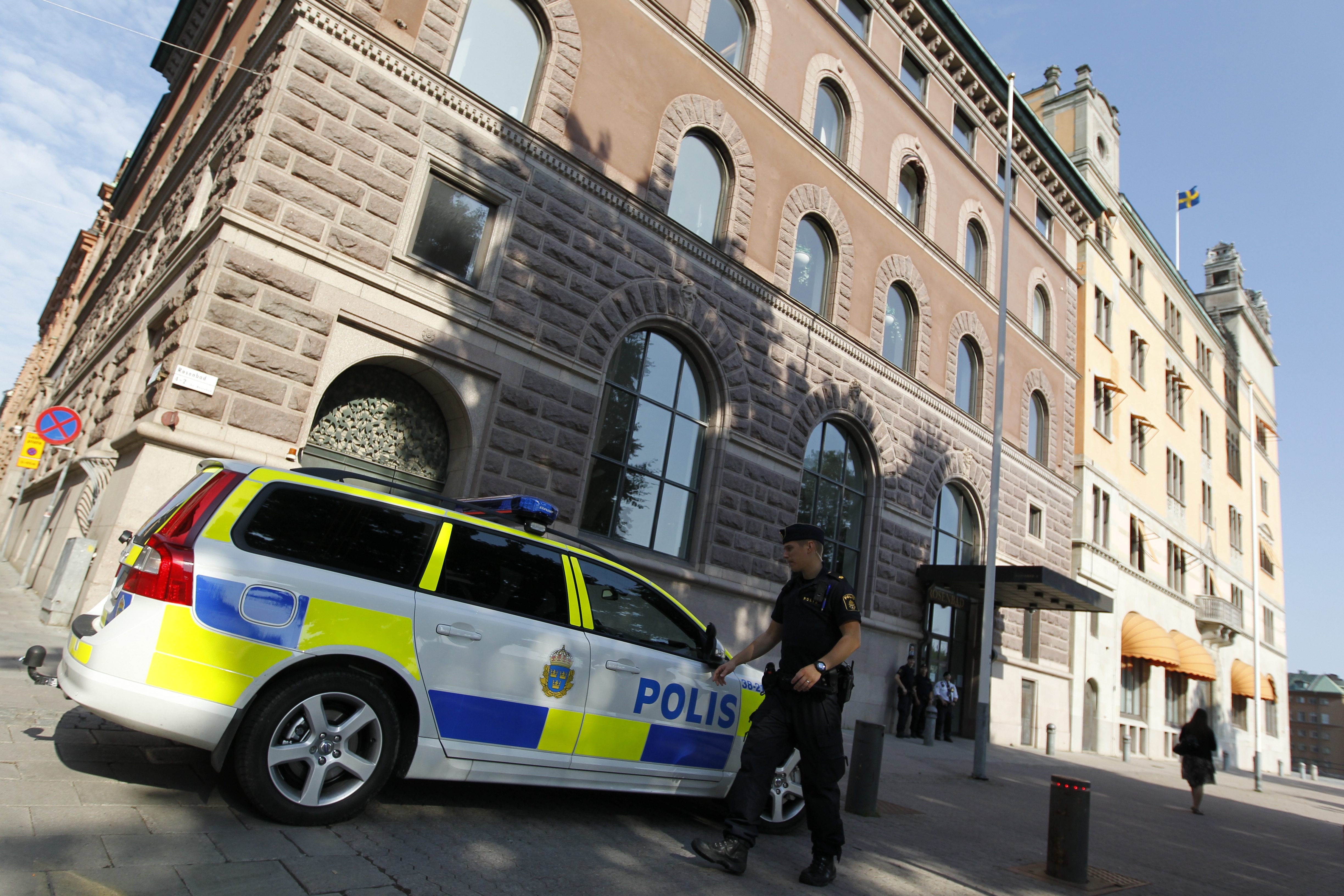 Myndigheterna bevakar nu det svenska riksdagsområdet.