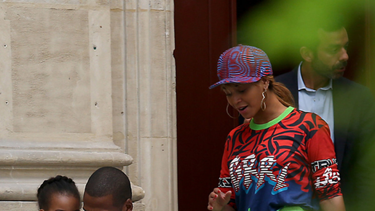 Beyoncé, Jay-Z och Blue Ivy i Paris. 