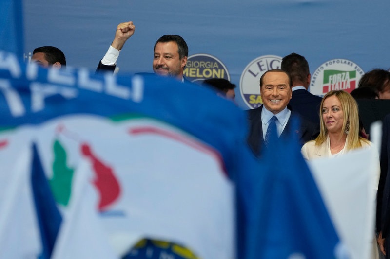 Legas Matteo Salvini, Forza Italias Silvio Berlusconi, och Italiens bröders Giorgia Meloni vid ett valmöte den 22:a september.