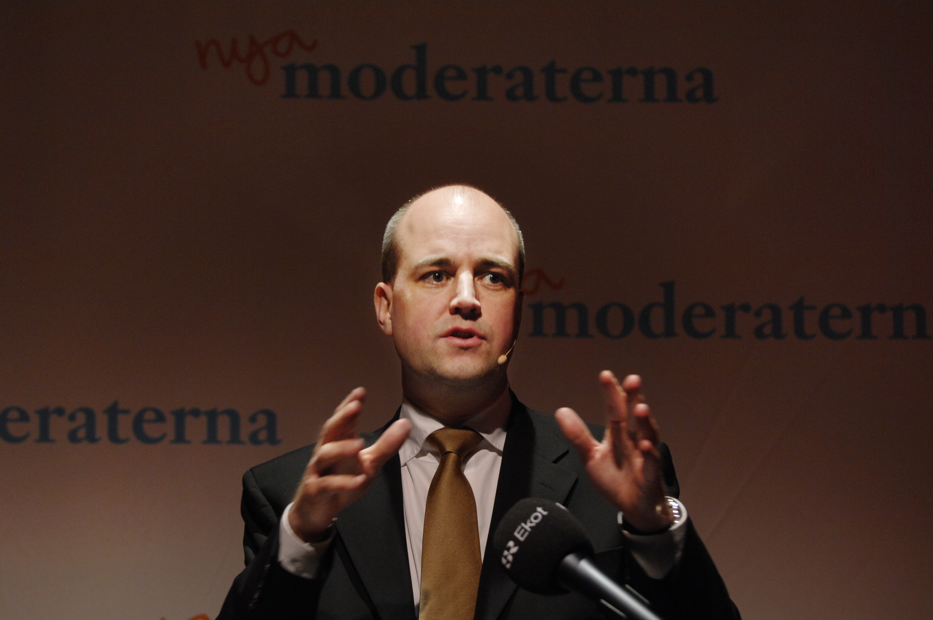 Reinfeldt håller jultal (2006). Reinfeldt håller jultal (2006).