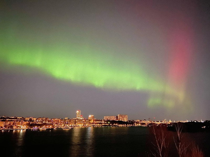 Ett ovanligt stort norrsken bland annat över Stockholm den 14 januari.