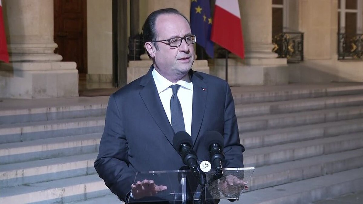 President François Hollande ​säger att han är övertygad om att attacken är "terrorist-relaterad".