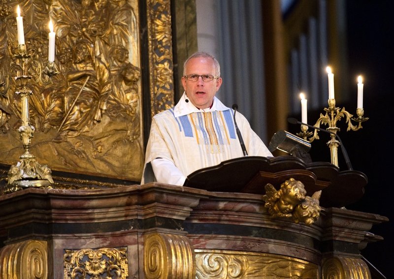 Biskop Martin Modeus predikar under Kyrkomötets öppnande i Uppsala Domkyrka 2012.