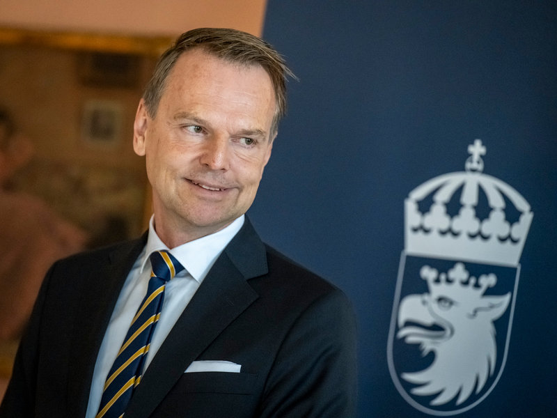 Civilminister Erik Slottner presenterar Peter Danielsson som ny landshövding i Skåne vid måndagens pressträff på residenset i Malmö. Han tillträder den 1 november.