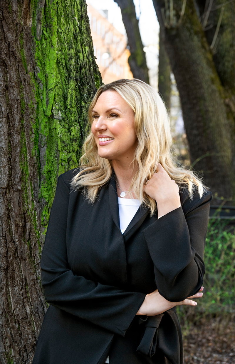 Allsång, musikal och julturné. Sanna Nielsen har mycket på gång efter mammaledigheten.