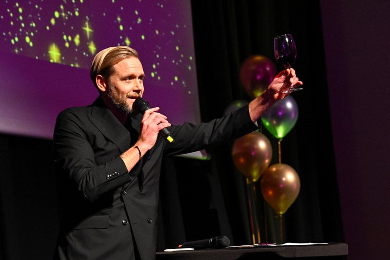 Häckens klubbchef Marcus Jodin talar under guldmiddagen när laget firar SM-guldet.