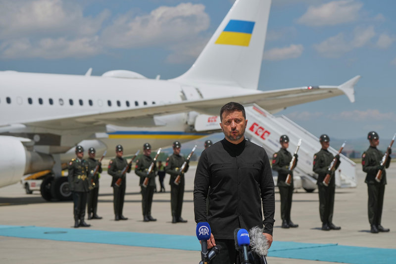 Ukrainas president Volodymyr Zelenskyj vid ankomst till Ankara på torsdagen.