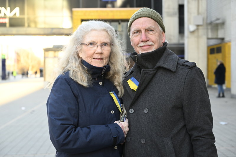 Ingrid och Björn Eckefeldt utanför på plats utanför Avicii arena.