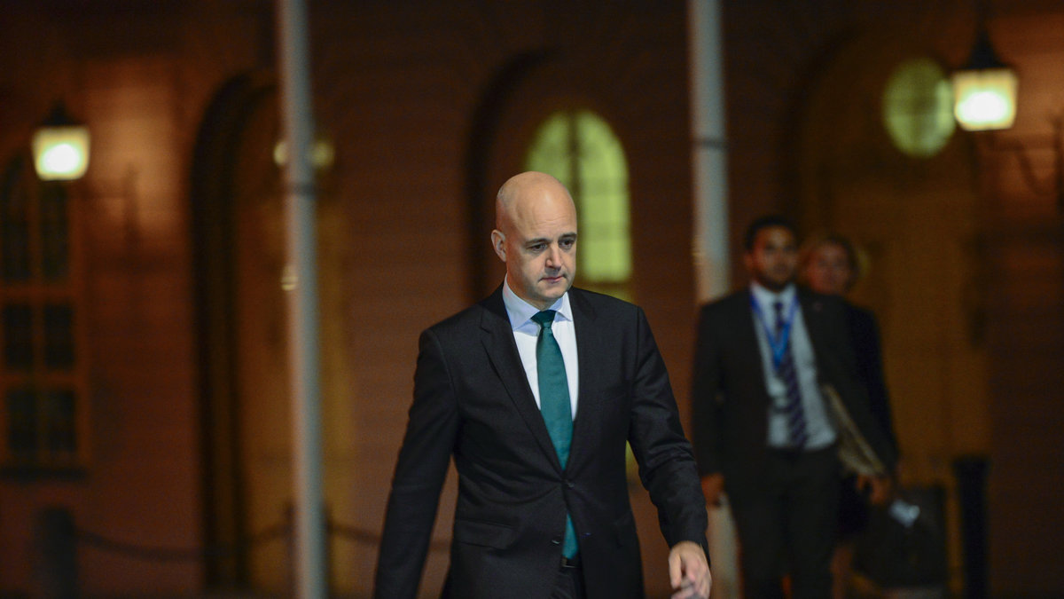 Han öppnar också för ett samarbete med de borgerliga – om Reinfeldt kliver av.