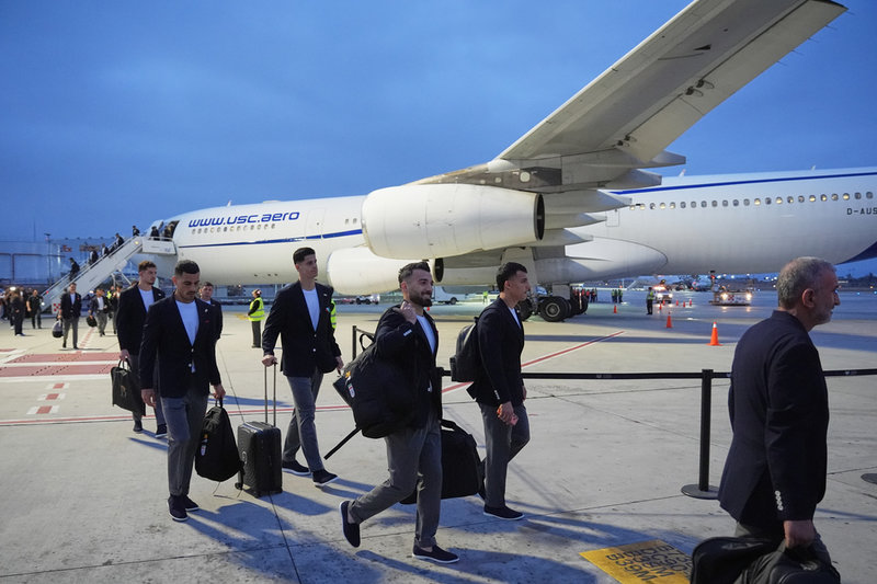 Iran ska spela i USA, men tvingas ha sin bas i Mexiko och flyga in under matchdagarna. 