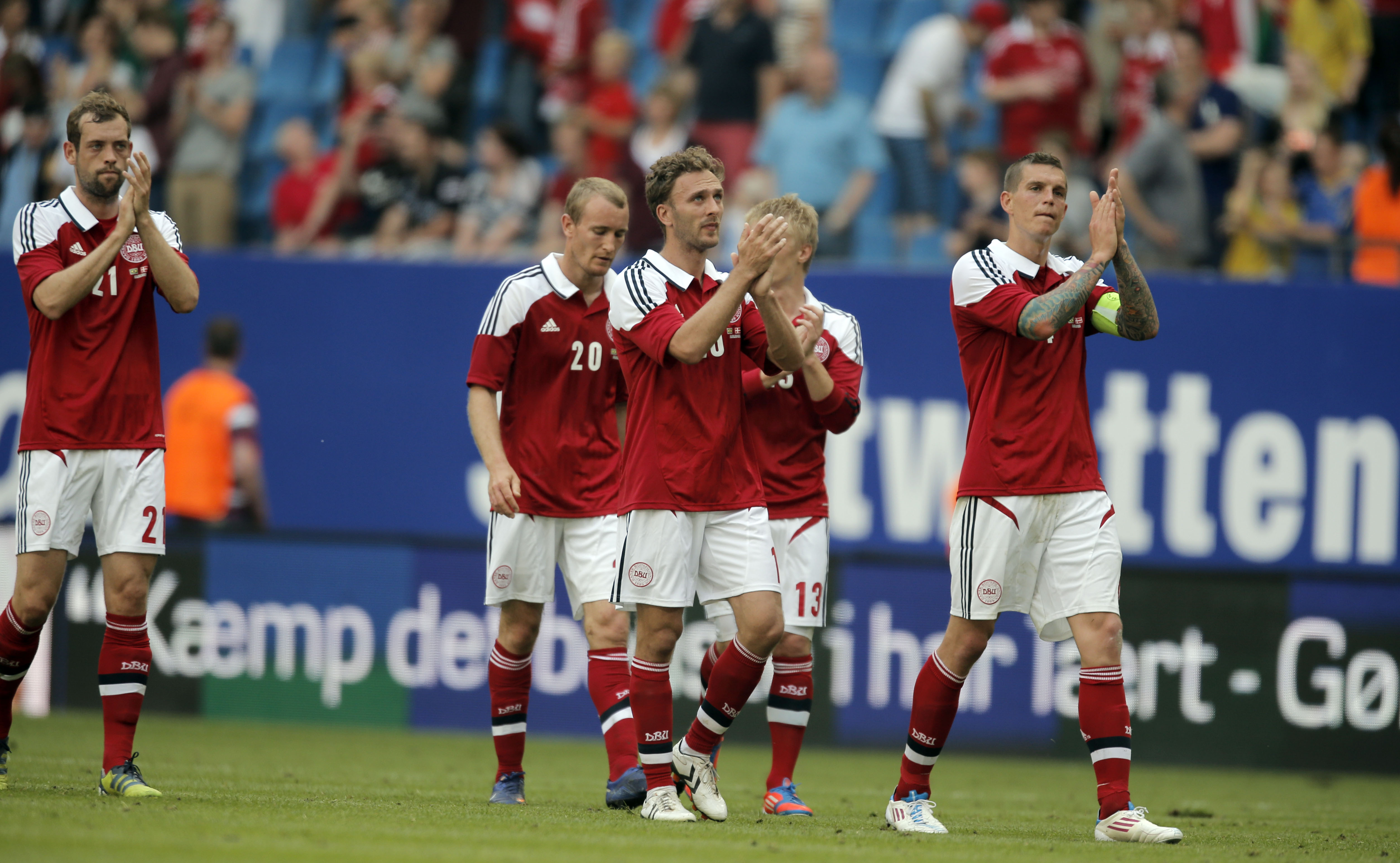 Han skadades när danskarna förlorade med 1-3 mot Brasilien i Hamburg.