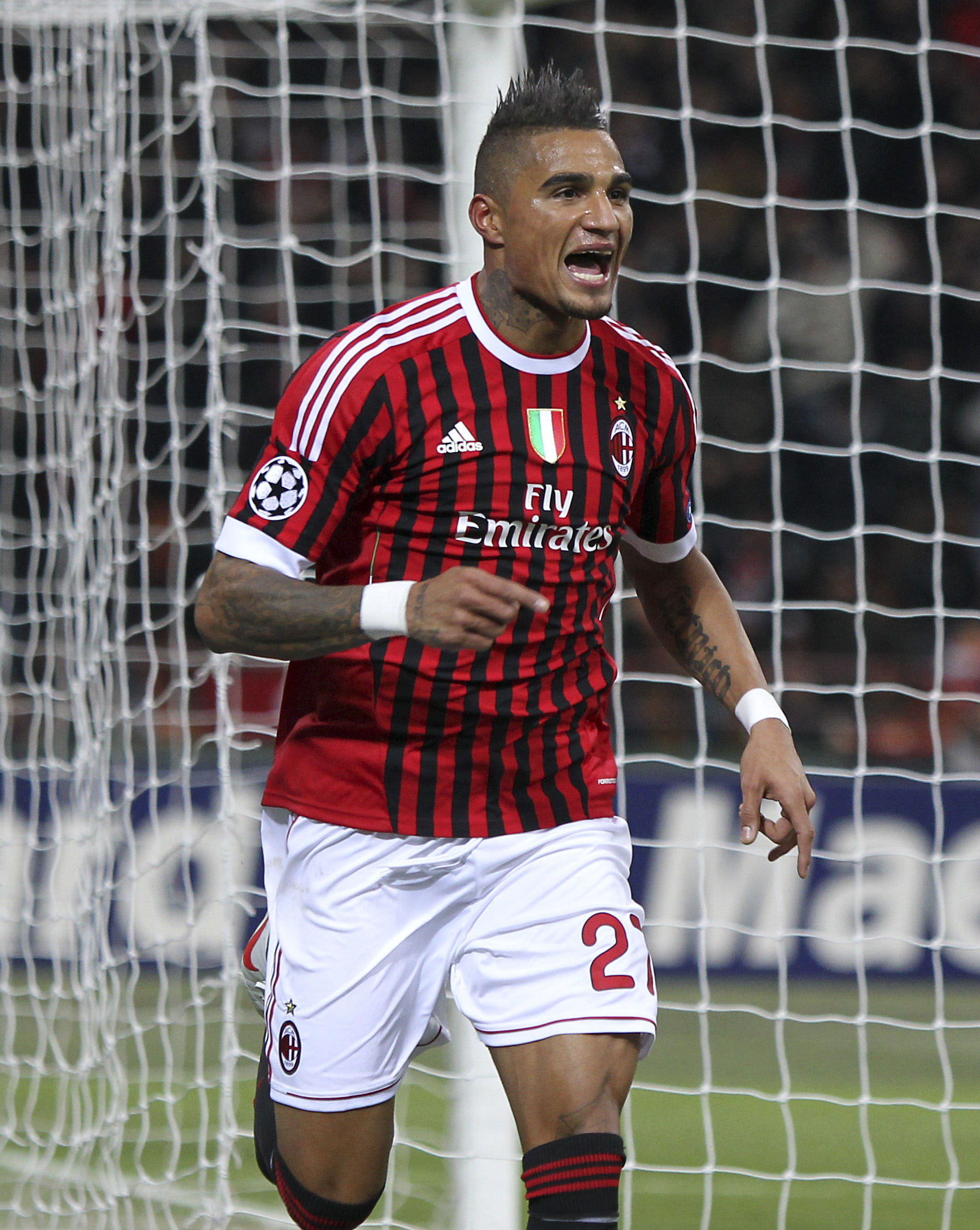 Kevin Prince Boateng stod för ett riktigt drömmål när han tog emot bollen på bröstet och drog till direkt, ribba in. Kevin Prince Boateng stod för ett riktigt drömmål när han tog emot bollen på bröstet och drog till direkt, ribba in.