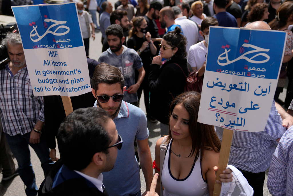 Demonstration i Beirut i april mot myndigheternas hantering av den ekonomiska krisen.