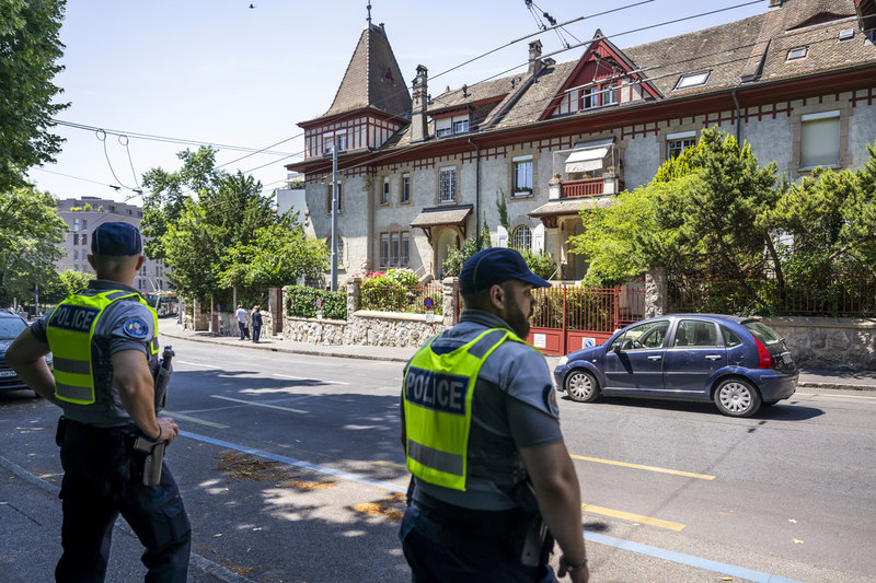 Polisen vaktar utanför Tysklands honorärkonsuls kontor i Genève inför samtalen mellan de europeiska ledarnas och Irans utrikesminister på fredagen.