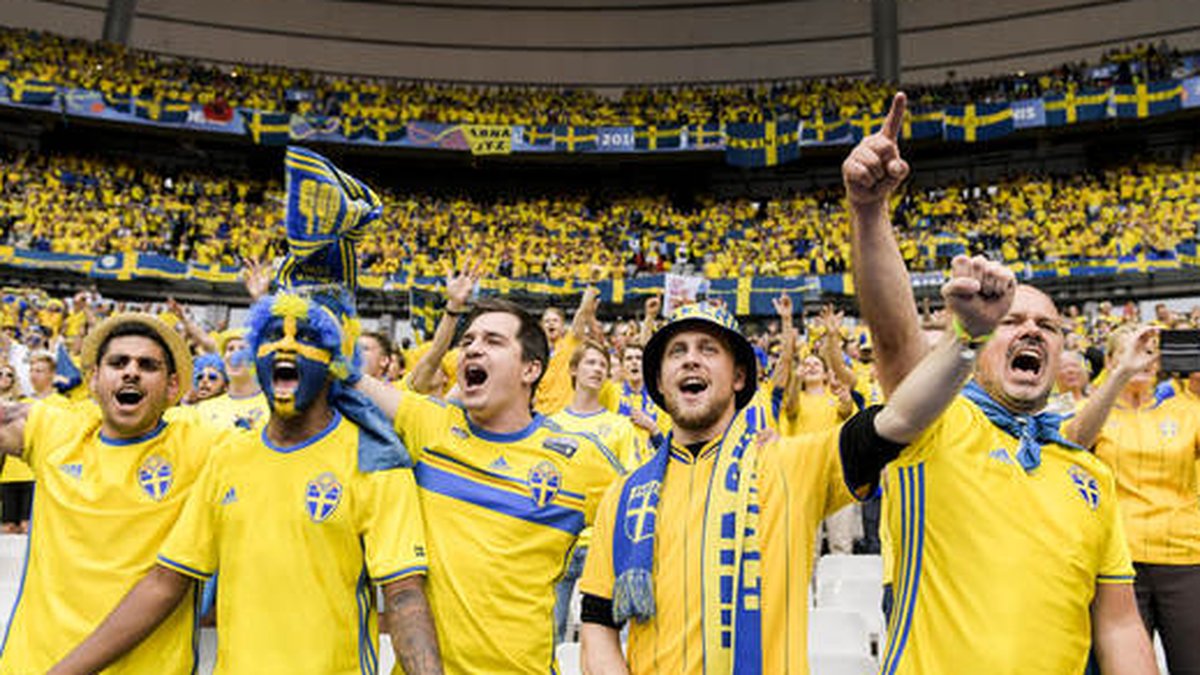 Enormt stöd från de svenska fansen på Stade de France.