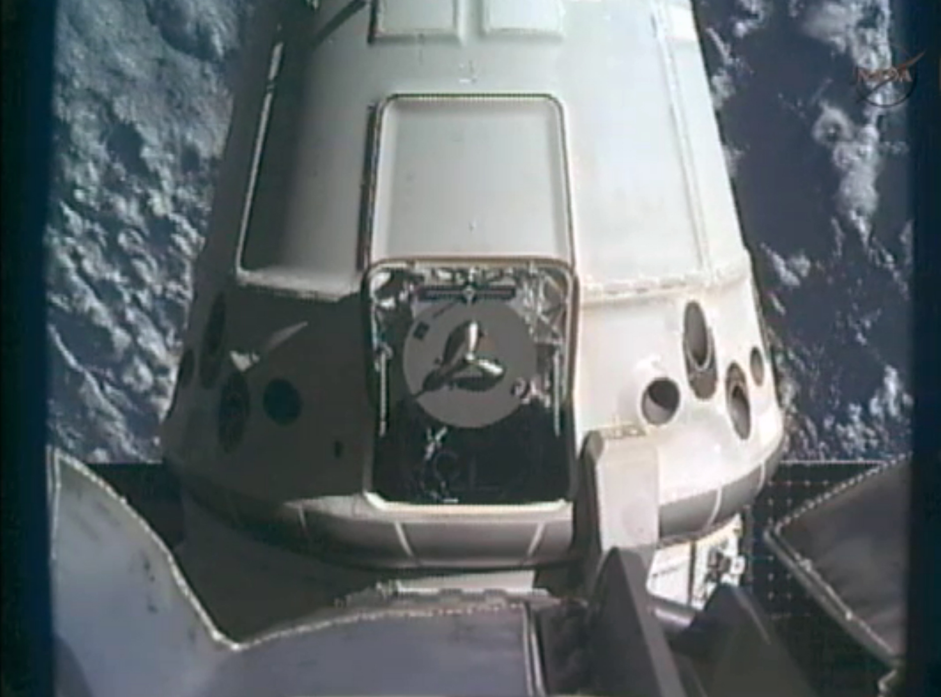 Farkosten lämnade Internationella rymdstationen med en 500 kilo tung last.