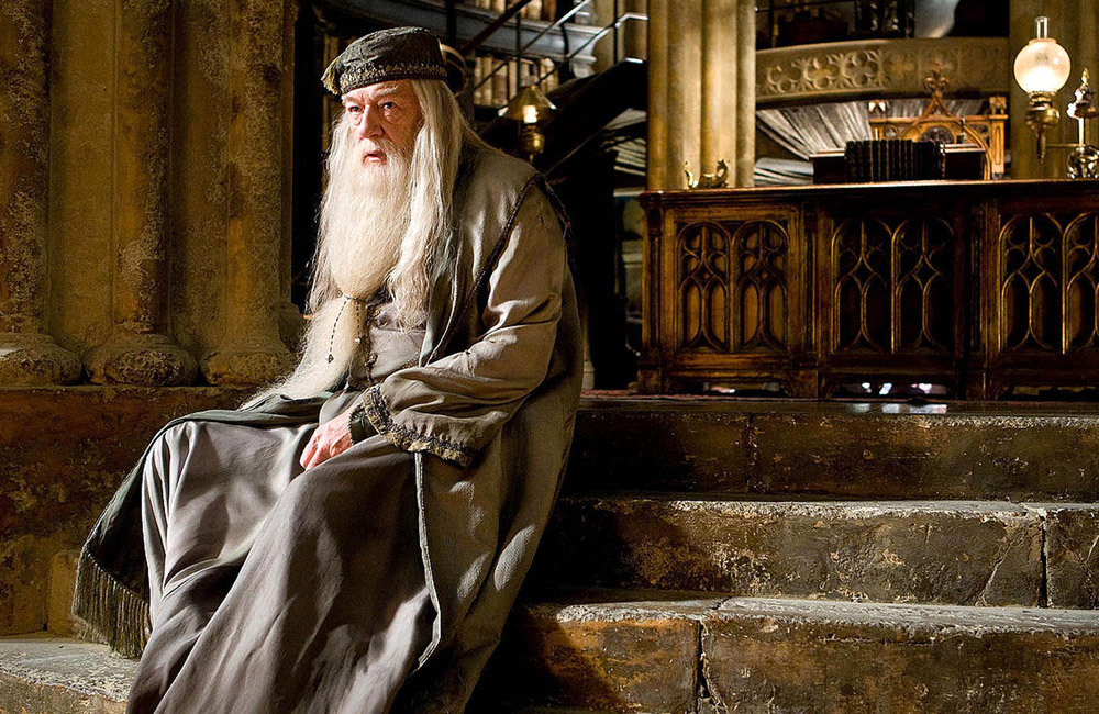 Dumbledore är både gammal och lång Dumbledore är både gammal och lång