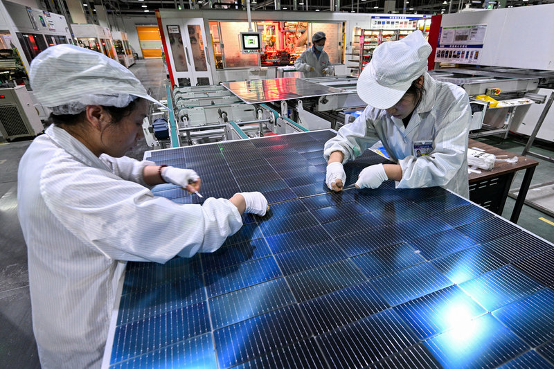 Interiör från en solpanelsfabrik i den kinesiska provinsen Jiangsu. Bilden är tagen i januari i år.