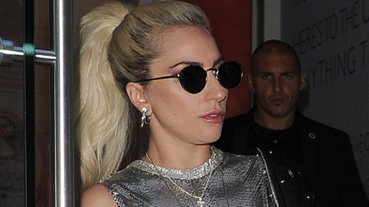 Mera silver! Lady Gaga väckte uppståndelse när hon gick ut i den här outfiten. 
