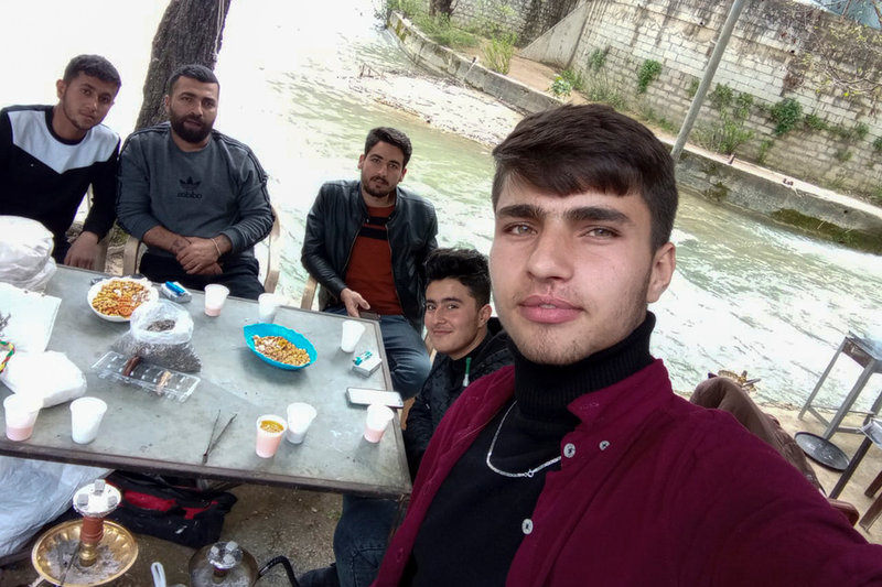 De fyra männen och tonårspojken i Sheikhi-familjen, här på ett gruppfoto de tog i Libanon i mars. Ali Sheikhi, 29, är näst längst till vänster i bild. Hans yngre bror Mohamed, 20, är närmast i bild till höger.