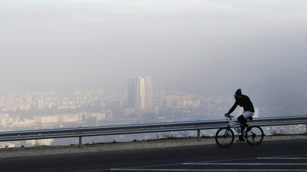 Luften i Nordmakedoniens huvudstad Skopje är så förorenad att regeringen inför nödåtgärder. Arkivbild.