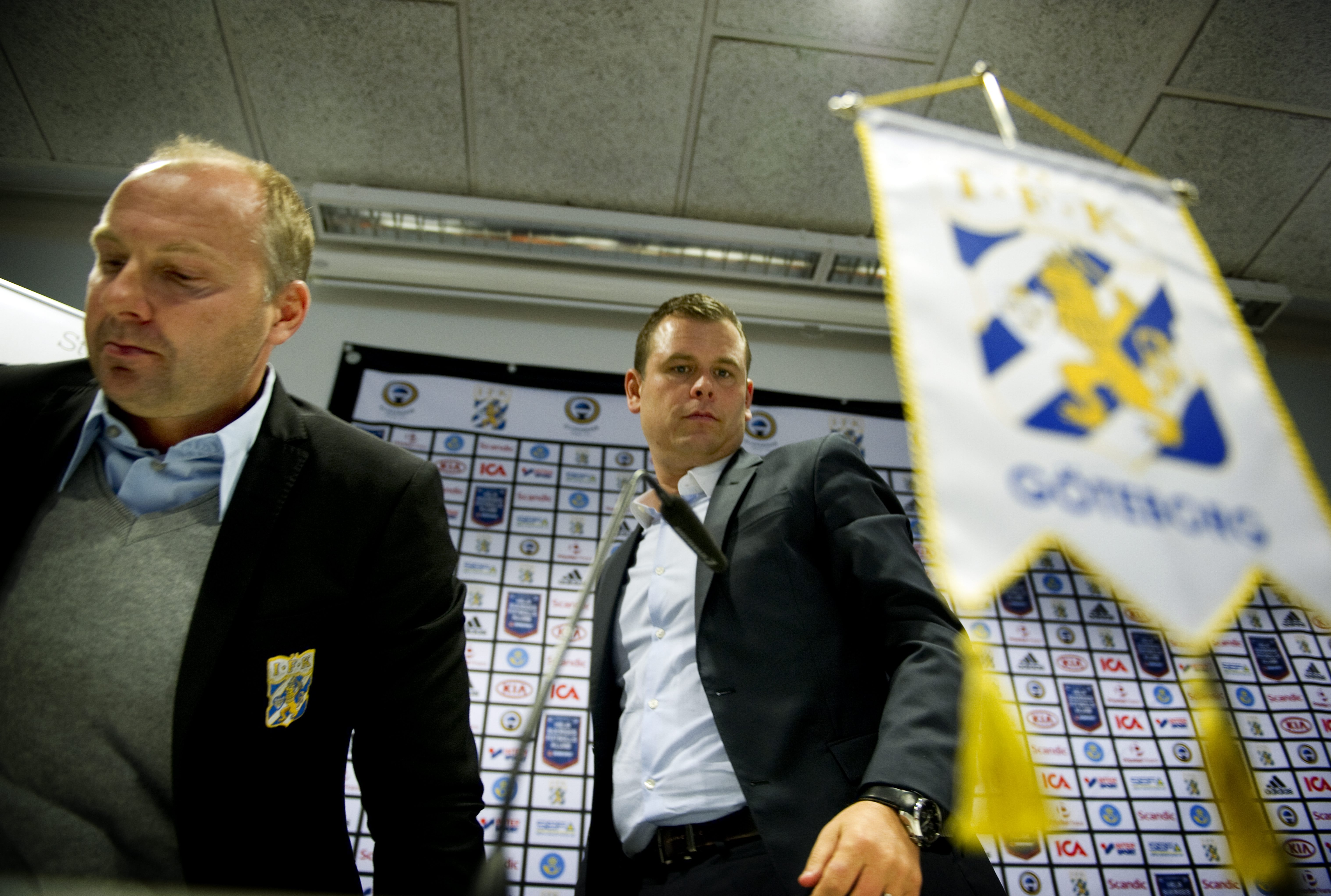 Sportchefen Håkan Mild har jobbat hårt för att ge Mikael Stahre det han behöver i spelarväg för att det ska käkas pyttipanna på Kamratgården i höst. 