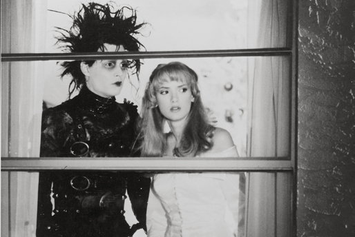 Den här filmen är det förmodligen väldigt få som missat. Och tur är väl det. Vem kan låta bli att le när man ser Depp och Winona Ryder i "Edward Scissorhands".... Den här filmen är det förmodligen väldigt få som missat. Och tur är väl det. Vem kan låta bli att le när man ser Depp och Winona Ryder i "Edward Scissorhands"....